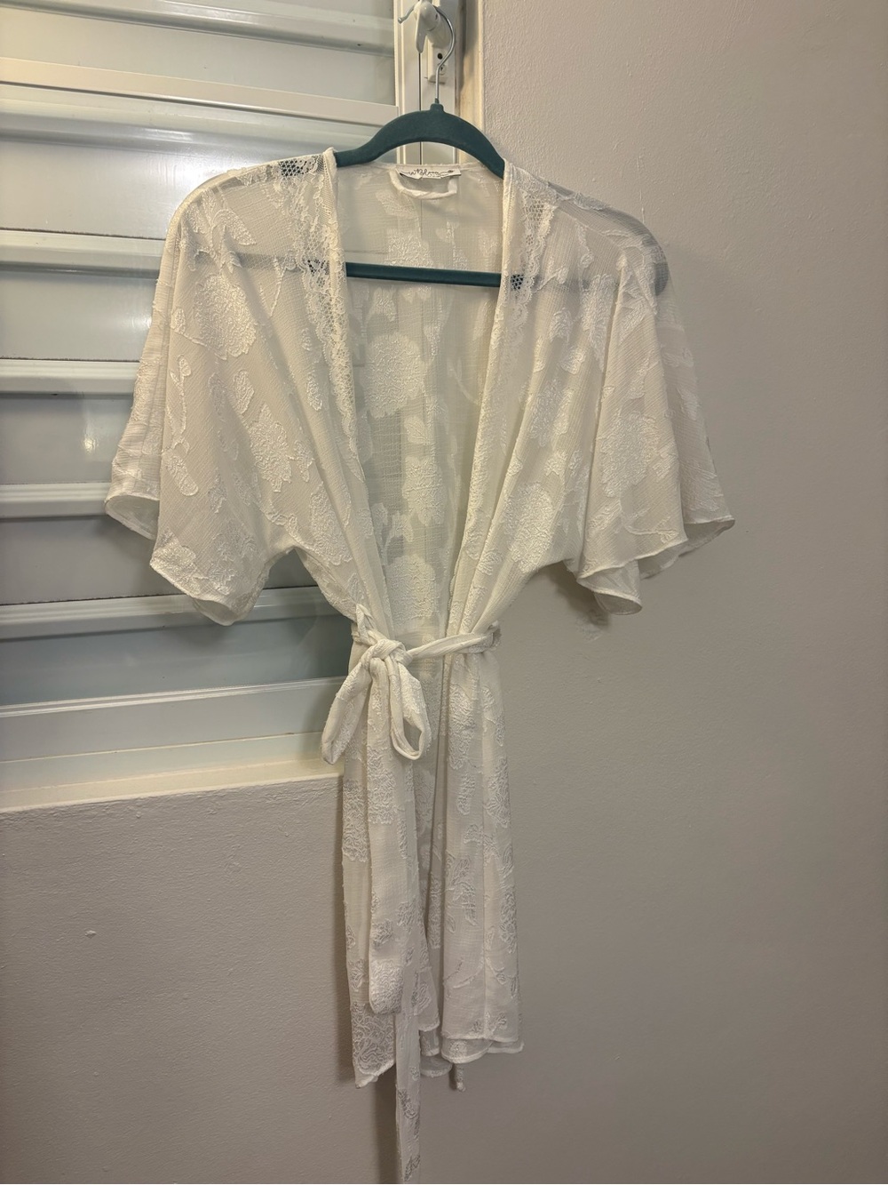 Nordstrom In Bloom Lace-Textured White Tie-Belt Kimono Robe